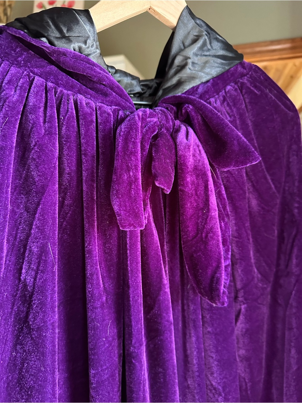 Halloween Costume Purple and Black Cape L - Picture 4 of 6